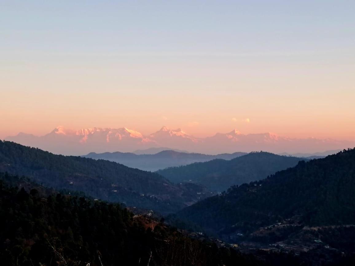 The Pahadi Nest Mukteshwar Hotel Buitenkant foto
